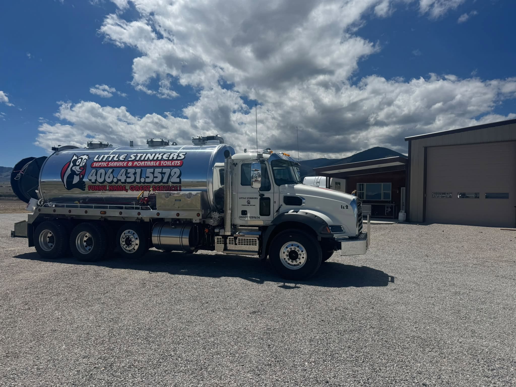Little Stinkers Helena septic service truck, view 4